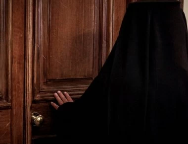 Τύρναβος: Έβγαλε τα ράσα και... έφυγε για το εξωτερικό ο ιερέας που κατηγορείται για υπεξαίρεση 140.000 ευρώ